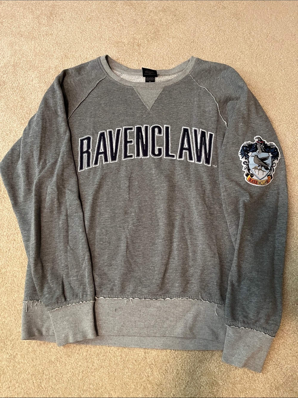 Universal Studios  official Harry Potter Ravenclaw sweatshirt. Size M